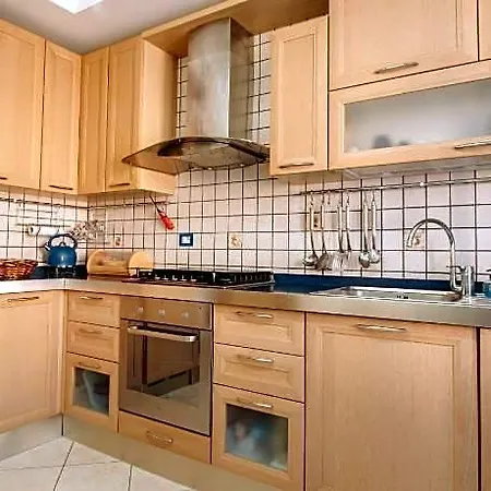 Flat With High Speed Internet Apartment *